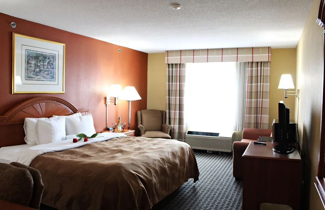 Quality Inn & Suites Cincinnati Sharonville-1