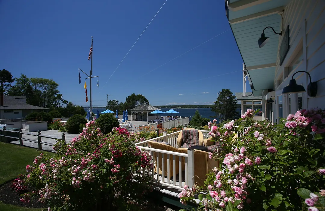 Spruce Point Inn Resort And Spa-1