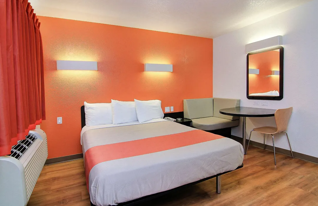 Motel 6 Old Town Scottsdale Fashion Square-1
