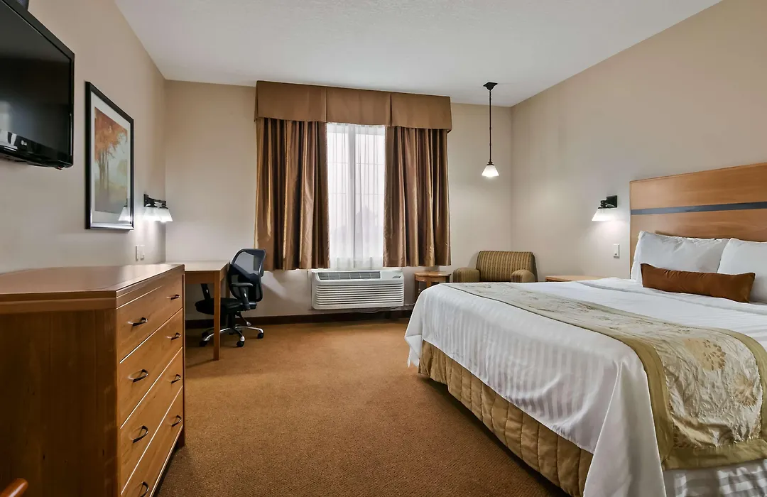Best Western Plus Chateau Inn Sylvan Lake-1