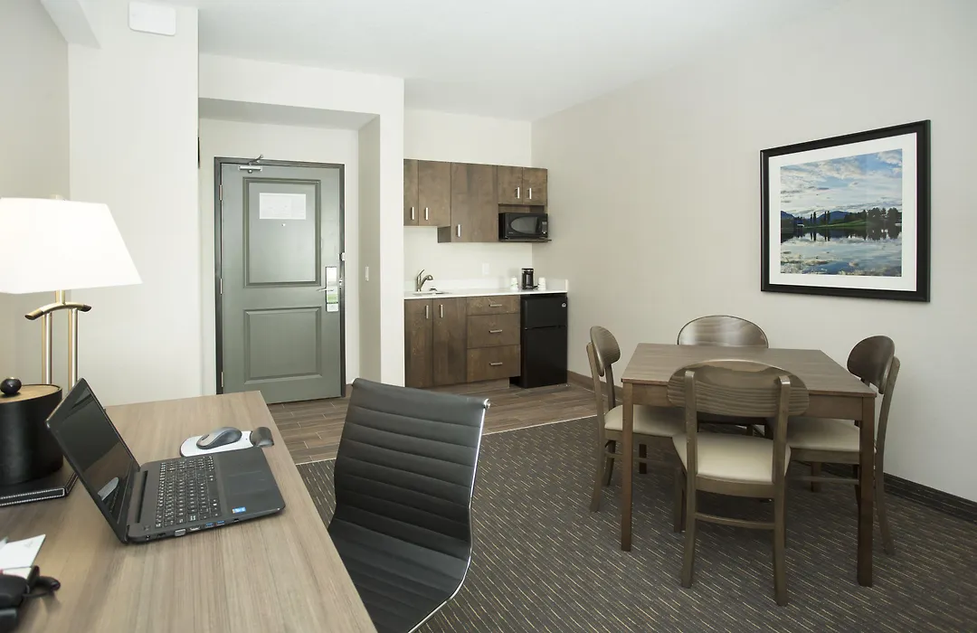 Wingate By Wyndham Calgary Airport-1