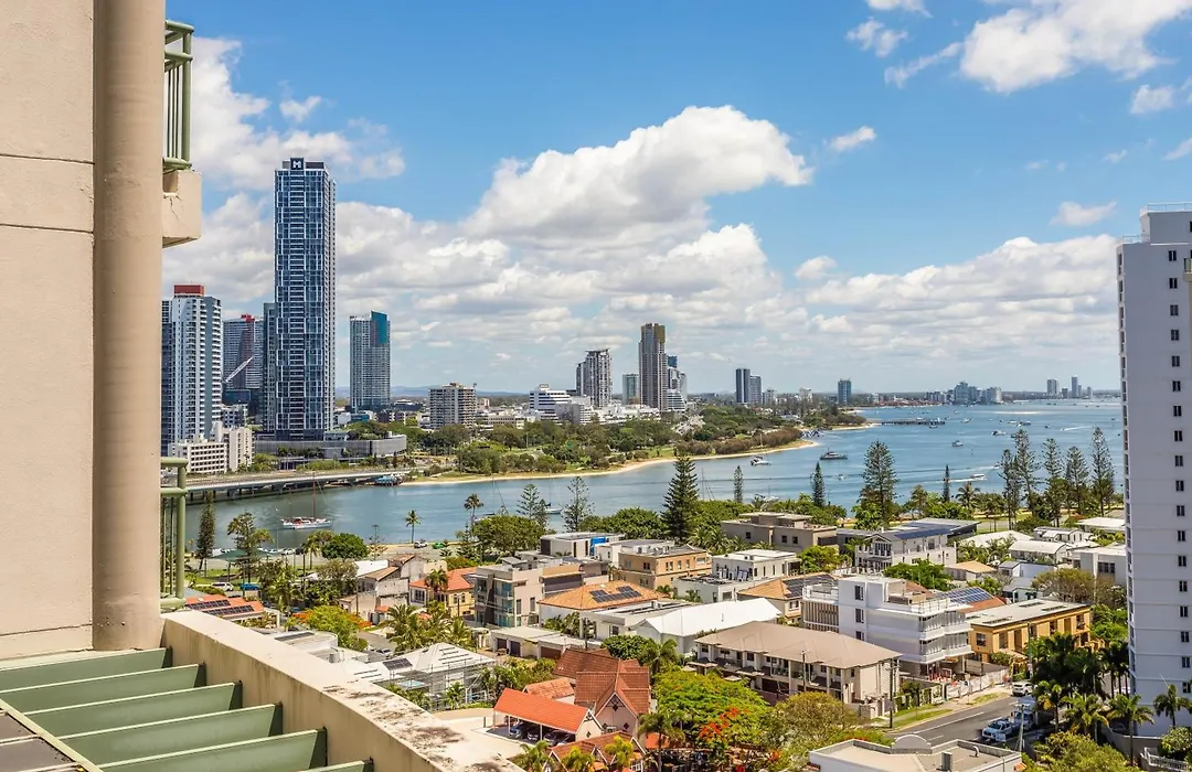 The Meriton Apartments On Main Beach-1
