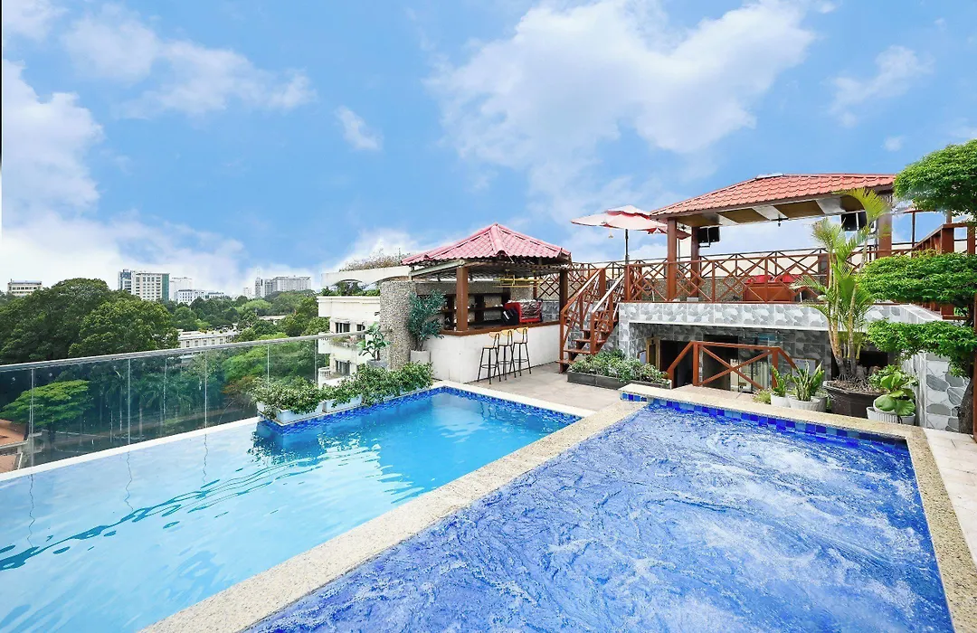 California Saigon Hotel & Rooftop Pool-1