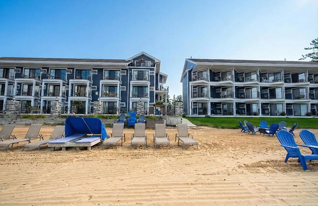 Pointes North Beachfront Hotel - 2 Person Spa Tub Studios-1