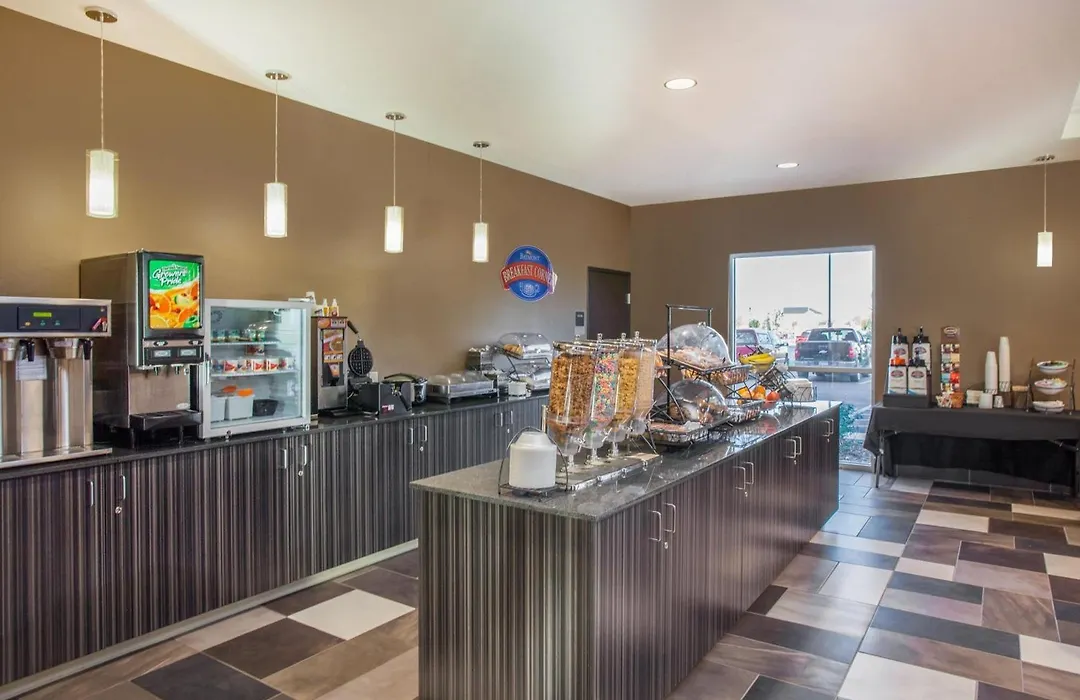 Baymont By Wyndham Grand Forks-1