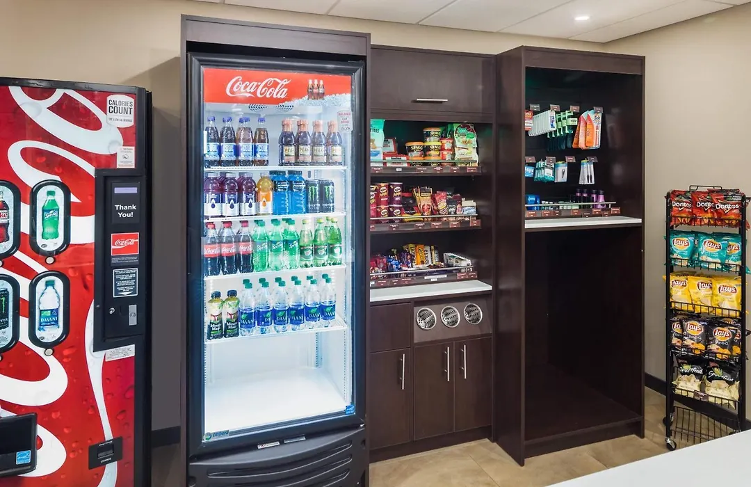 Ramada By Wyndham Revelstoke-1