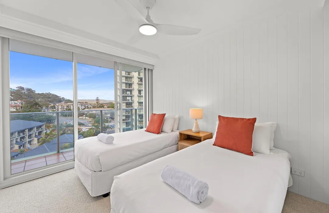 Pacific Regis Beachfront Holiday Apartments-1