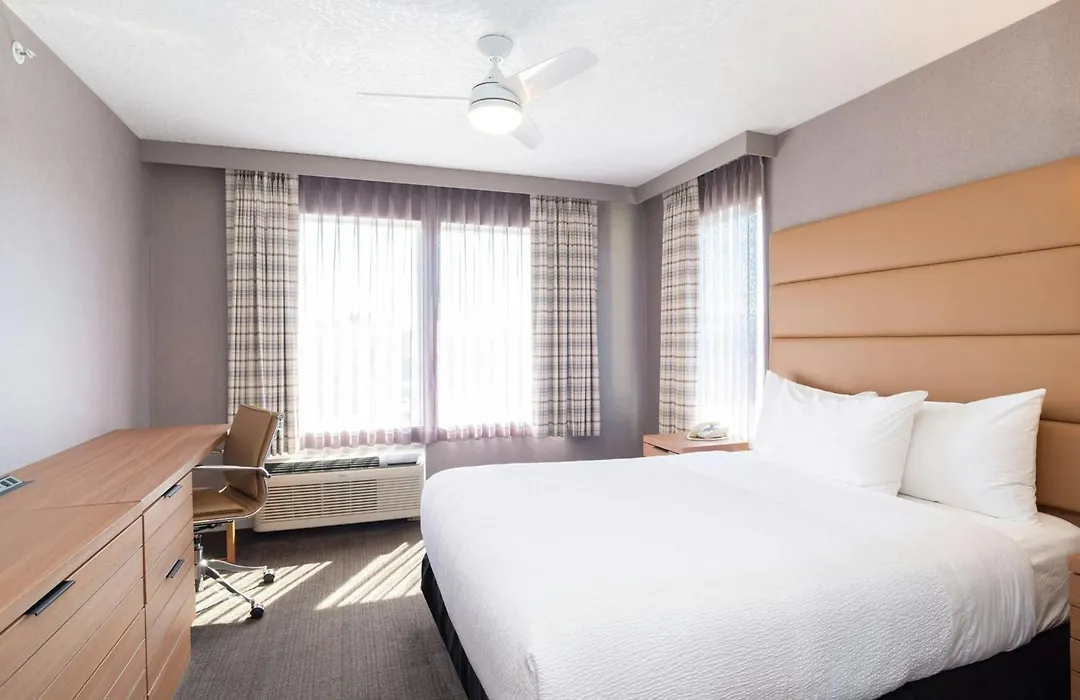 Sandman Hotel Victoria-1