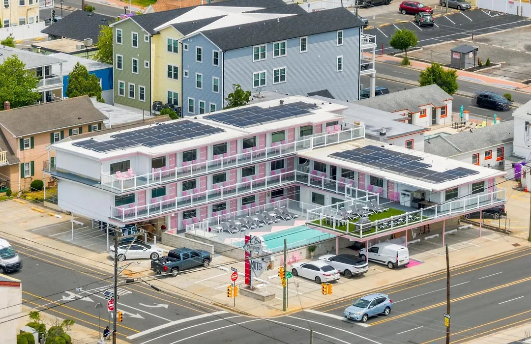 Pink Champagne Boutique Motel-1