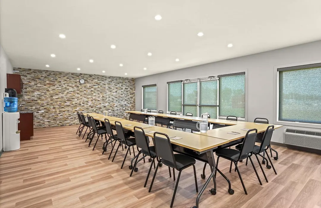 Home Inn & Suites Regina Airport-1