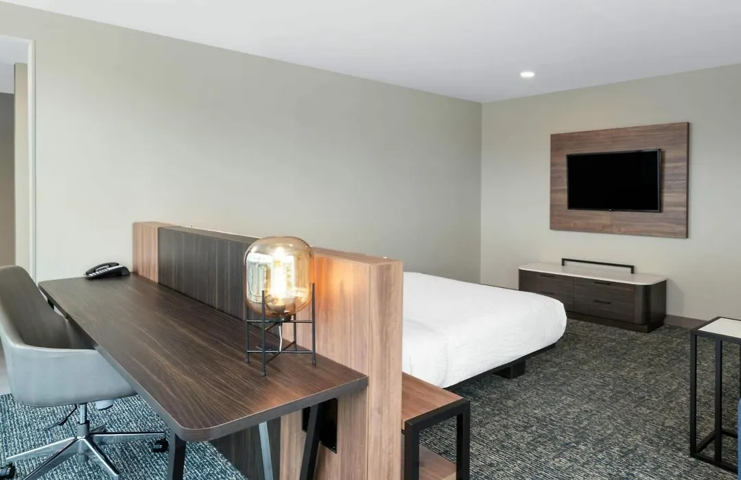 La Quinta Inn & Suites By Wyndham Nashville Downtown Stadium-1