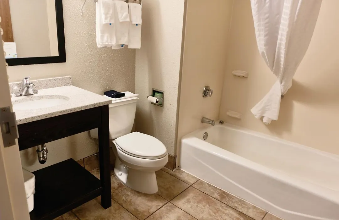 Days Inn By Wyndham Fargo - West Acres-1