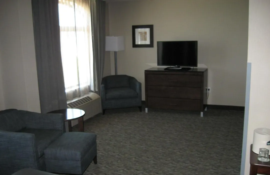 Wingate By Wyndham Fargo-1