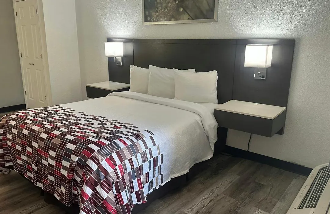 Red Roof Inn San Antonio - South Park-1