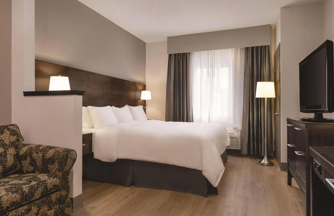 Radisson Hotel & Conference Center Rockford-1