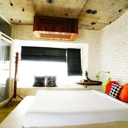 Mo Rooms-2