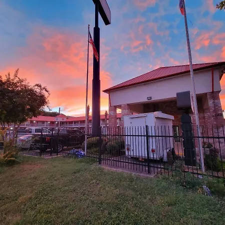Econo Lodge Inn & Suites Downtown San Antonio-2