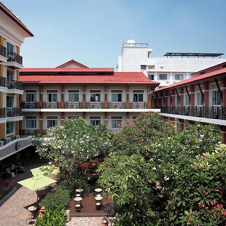Rambuttri Village Plaza-2