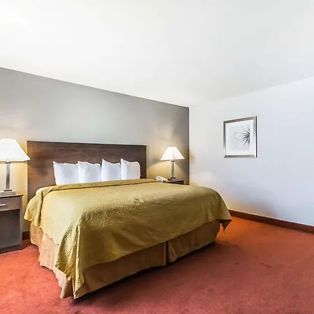 Quality Inn & Suites University-Airport-2