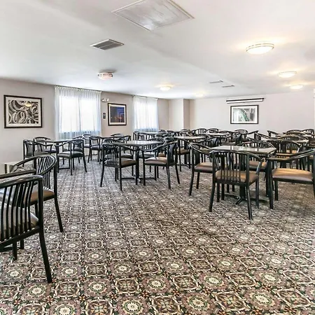 Quality Inn & Suites University-Airport-3