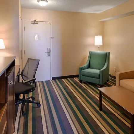 Best Western Plus Winnipeg Airport Hotel-3
