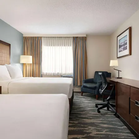 Travelodge By Wyndham Calgary South-2