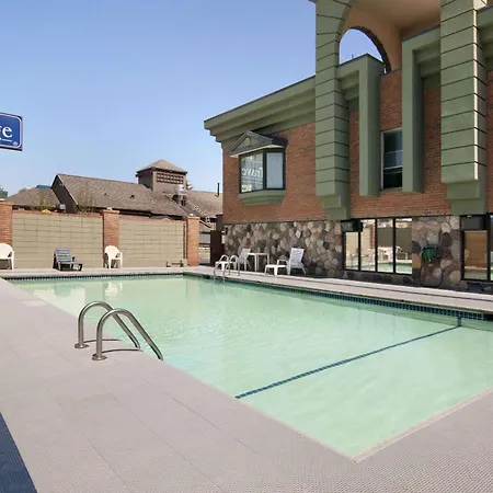 Travelodge By Wyndham Calgary South-3
