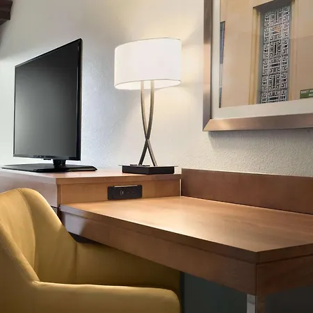 Hampton Inn Appleton-Fox River Mall Area-3