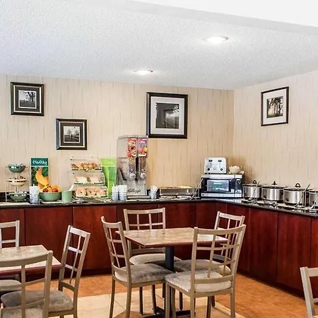 Quality Inn & Suites Davenport Near I-80-3