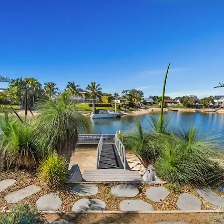 Broadbeach Bungalow - Heated Pool - Sleeps 7-3