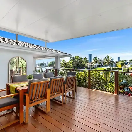 Broadbeach Bungalow - Heated Pool - Sleeps 7-2