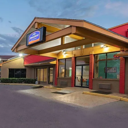 Howard Johnson By Wyndham Houston Hobby Airport-3