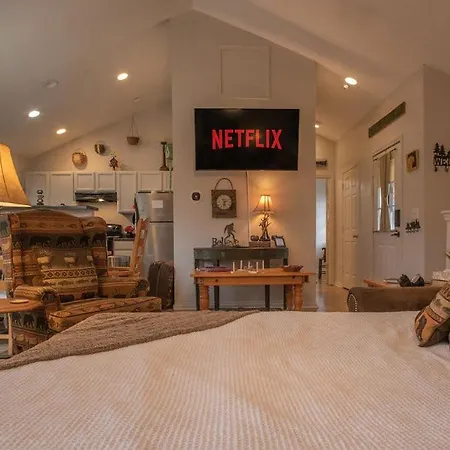 Sasquatch Lodge A Sleeps 12-2