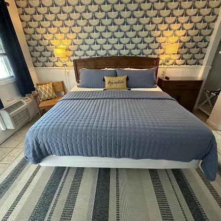 Boardwalk Beach Inn-2