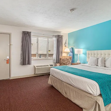 Howard Johnson By Wyndham Traverse City-2