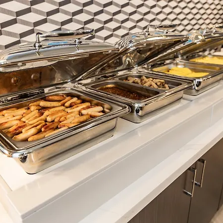 Holiday Inn Express & Suites Toronto Airport South By Ihg-3