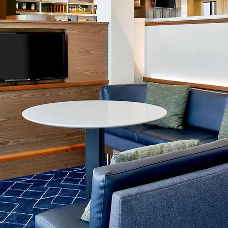 Courtyard By Marriott Memphis Airport-3