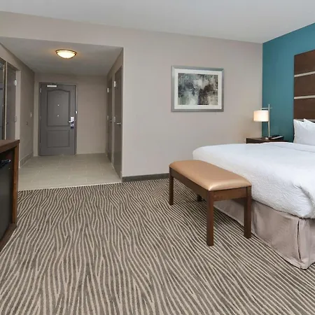 Hampton Inn & Suites Des Moines Downtown-2
