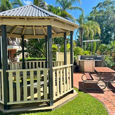 Broadwater Shores Waterfront Apartments-2
