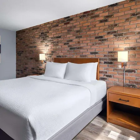 Travelodge By Wyndham Barrie-2