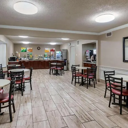 Quality Inn & Suites Des Moines - Merle Hay Road-2
