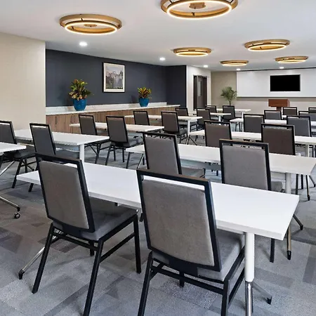 La Quinta Inn & Suites By Wyndham Memphis I-240-3
