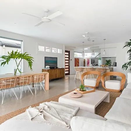 Luxury Tri-Level Duplex In Mermaid Beach - Coasthm-3