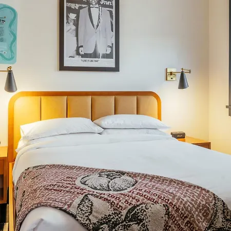 Dew Drop Inn Hotel & Lounge-3