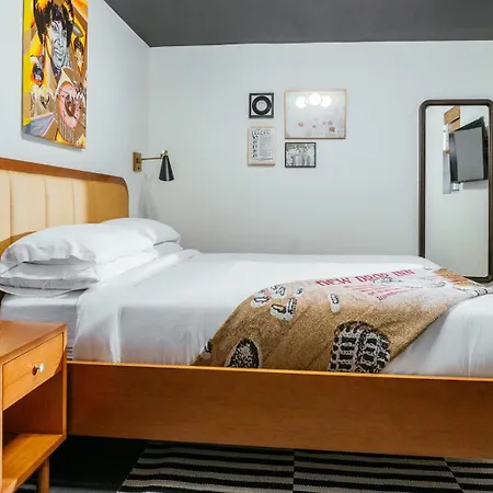 Dew Drop Inn Hotel & Lounge-2