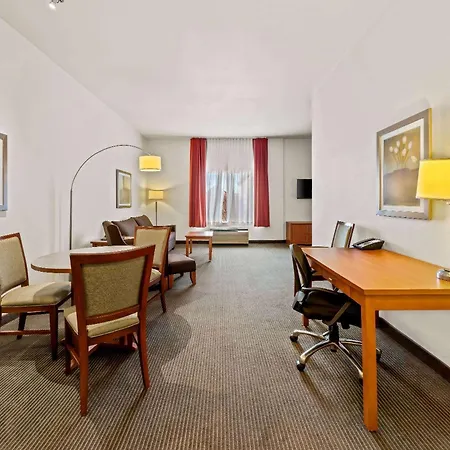Wingate By Wyndham Calgary South-2