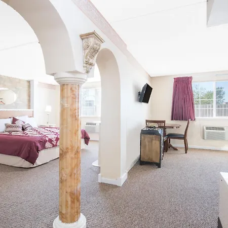Knights Inn And Suites - Grand Forks-3