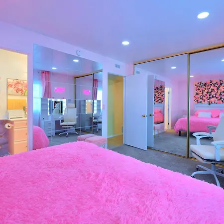 Pink Luxe Spa Retreat In San Diego, Private Rooms With Shared Kitchen And Pool-2