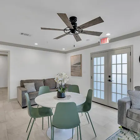 Sleeps 24-Spacious Suites Near Fq W Pool-2