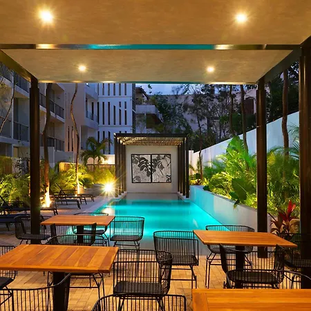 Stylish Condo For 4 Rooftop & Pool Access-3